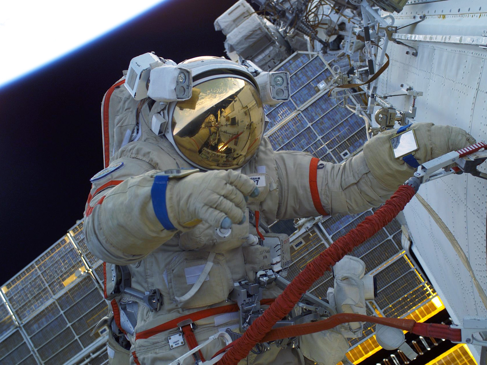 iss-11-phillips-at-eva.jpg