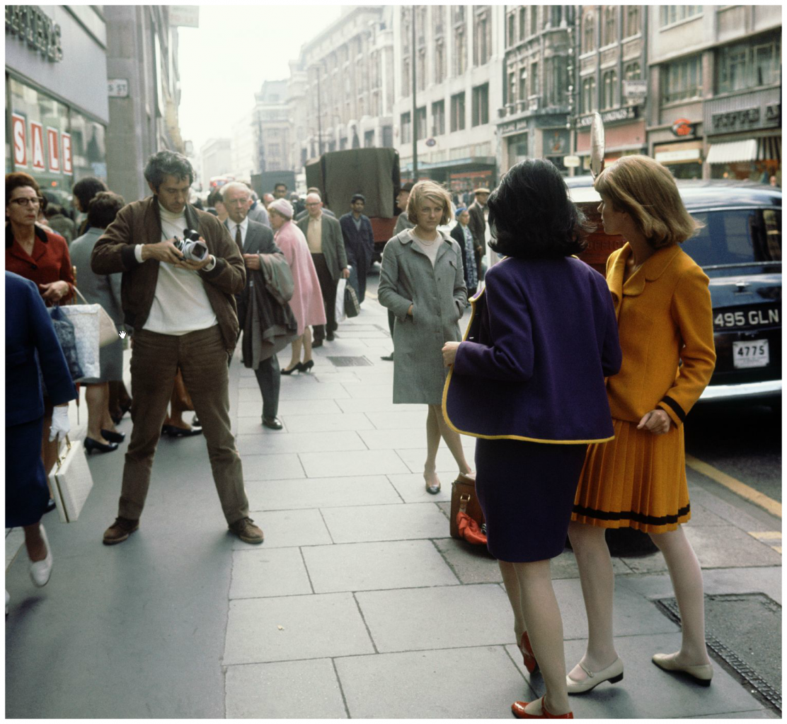 London-1966-Paul-Huf-working-on-a-fashion-shoot-for-Avenue-Photo-Sem-Presser1-1112x1024.png