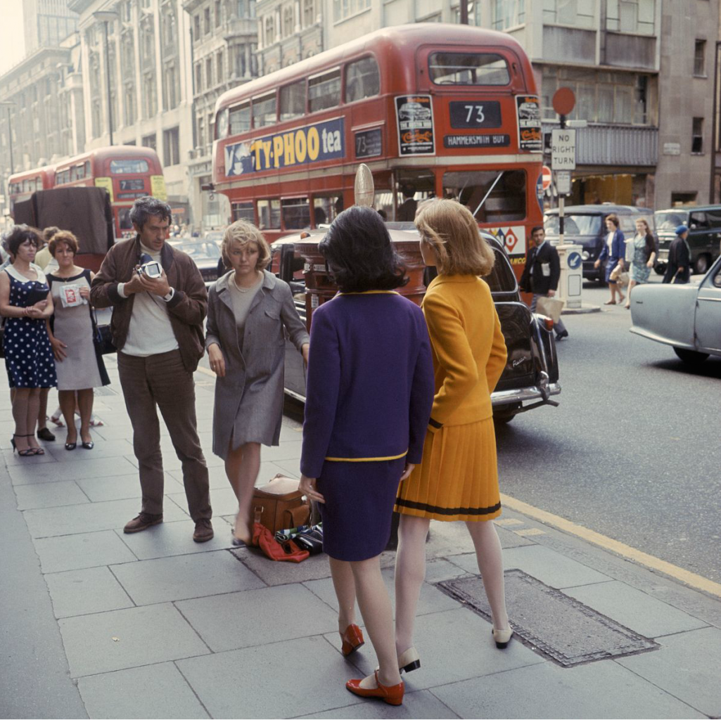 London-1966-Paul-Huf-working-on-a-fashion-shoot-for-Avenue-Photo-Sem-Presser-1025x1024.png