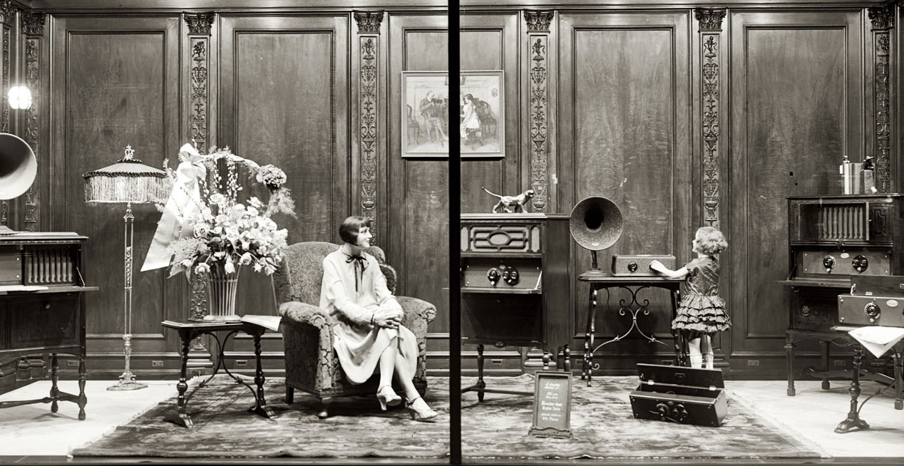 1928-washington-DC-THomas-R-Shipp-Co.-Atwater-Kent-Window.jpg