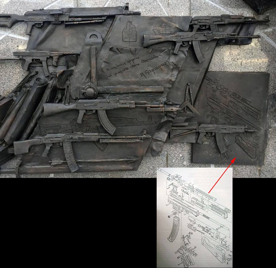 MaschinenKarabiner-42 (Walther) на памятнике Калашникову.jpg