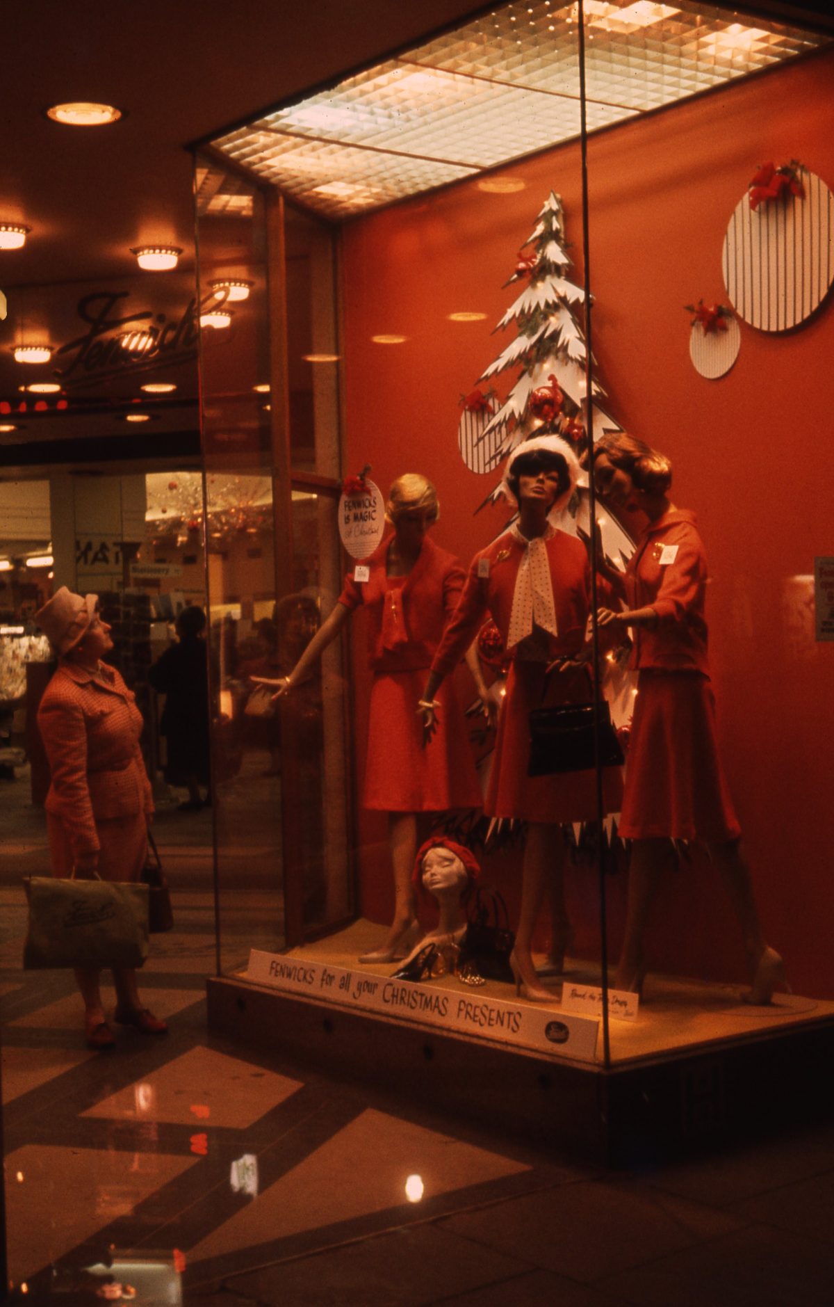 Christmas-shop-fronts-and-high-street-scenes-of-Newcastle-upon-Tyne-and-South-Shields-in-the-1960s-5-1200x1879.jpg