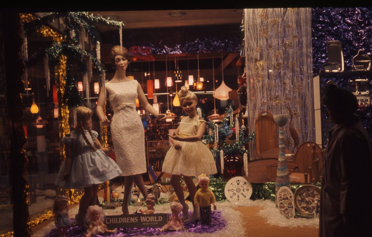 Christmas-shop-fronts-and-high-street-scenes-of-Newcastle-upon-Tyne-and-South-Shields-in-the-1960s-6-1200x763.jpg