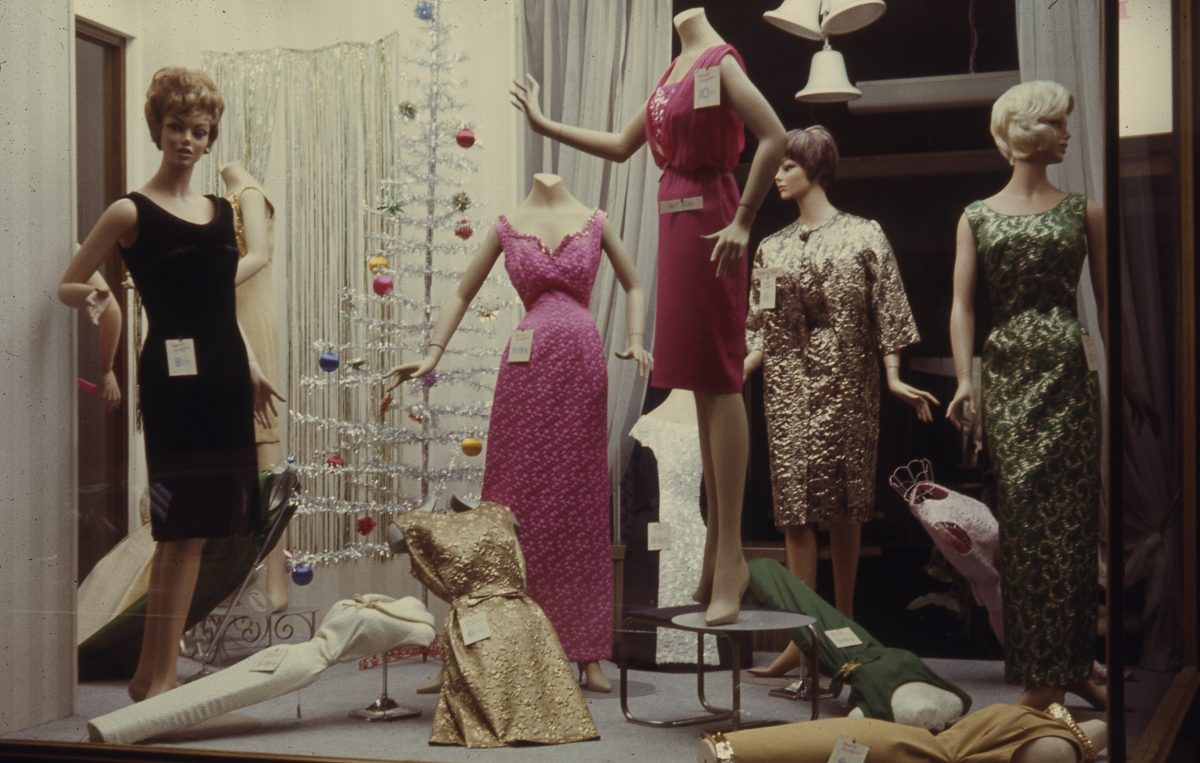 Christmas-shop-fronts-and-high-street-scenes-of-Newcastle-upon-Tyne-and-South-Shields-in-the-1960s-31-1200x763.jpg
