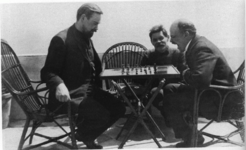 Ленин в гостях у Максима Горького играет в шахматы с философом Богдановым, Капри, Италия, 1908 год.jpg