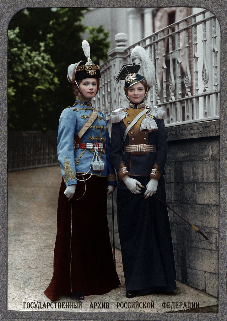 Grand Duchess Olga Nikolaevna and Tatiana Nikolaevna, 1911.png