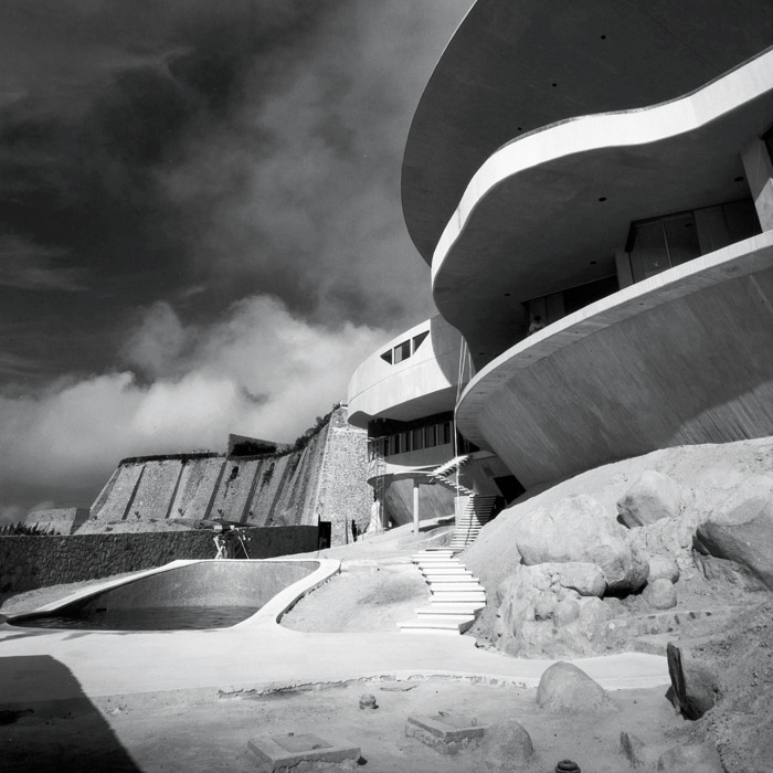 1970 Acapulco Beach House.jpg
