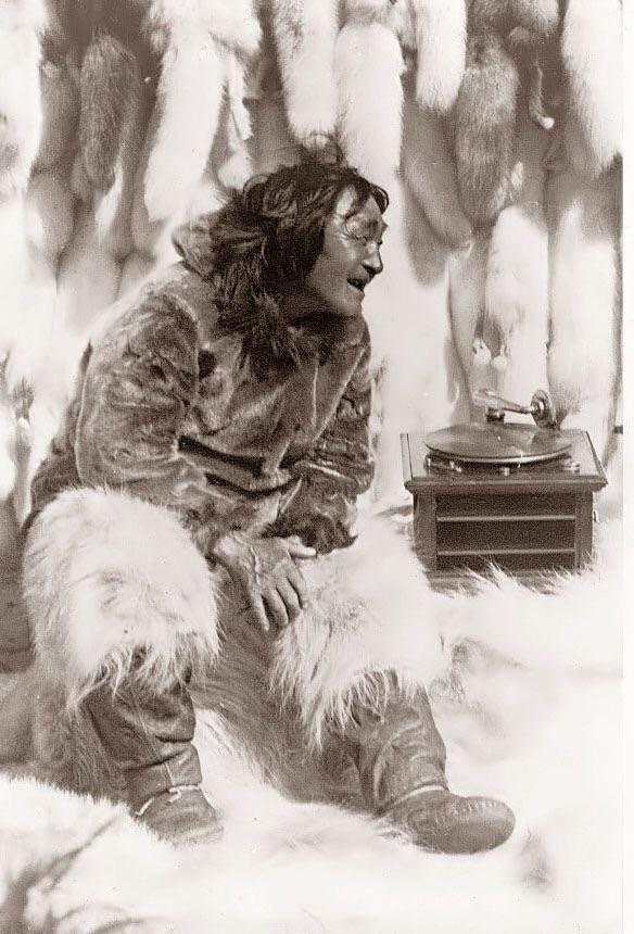 Eskimo listening to music,1922.jpg