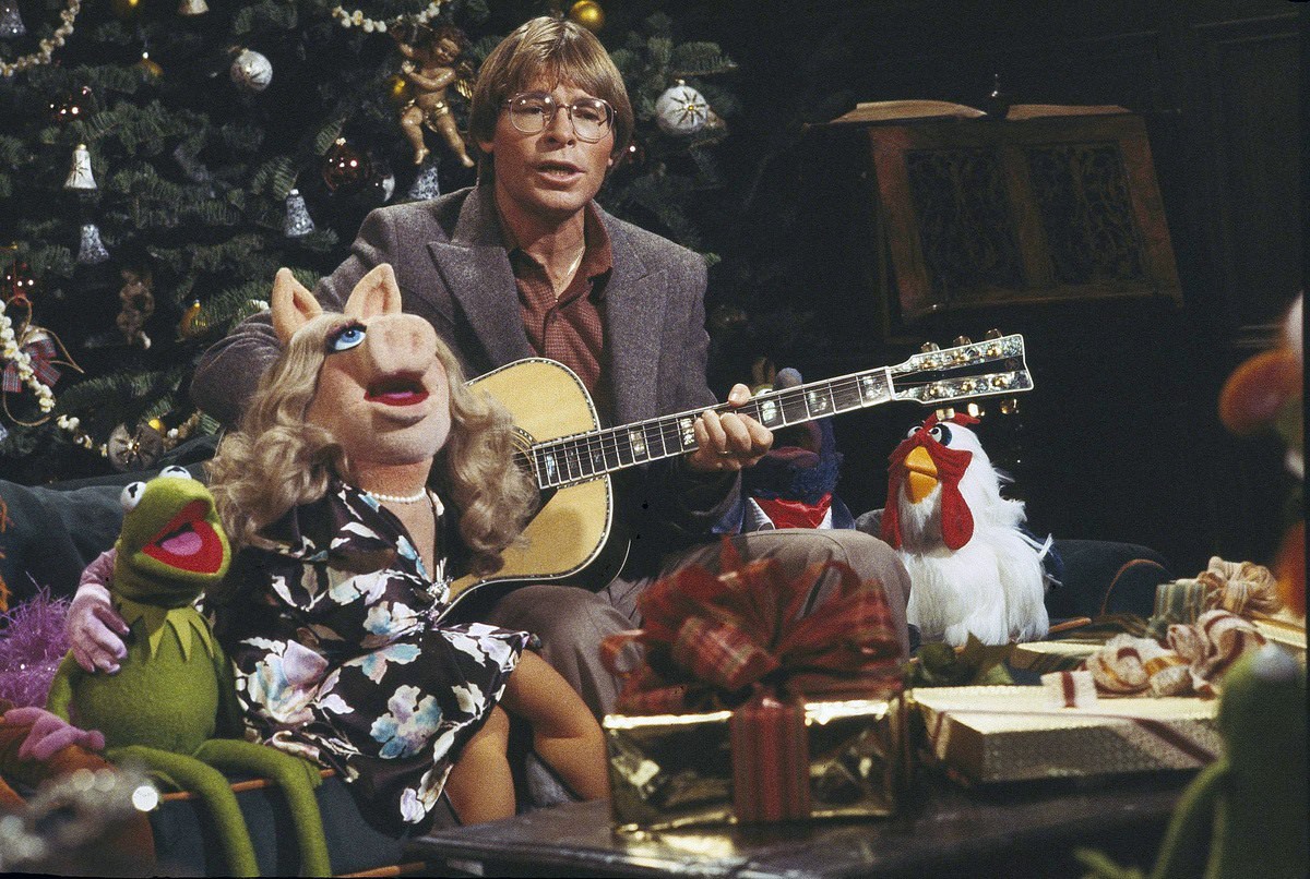 John Denver on The Muppet Show (1977).jpg