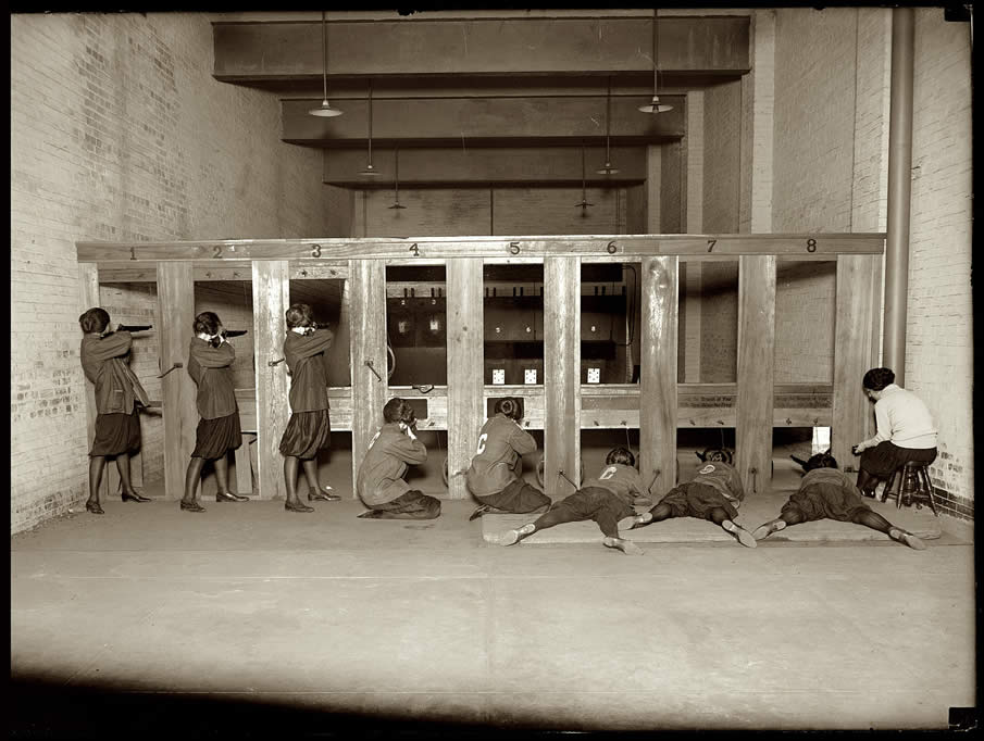 Girls’ rifle team practice, 1922.jpg