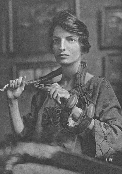 Zoologist Joan Beauchamp Procter and friend at home, England (1923).png