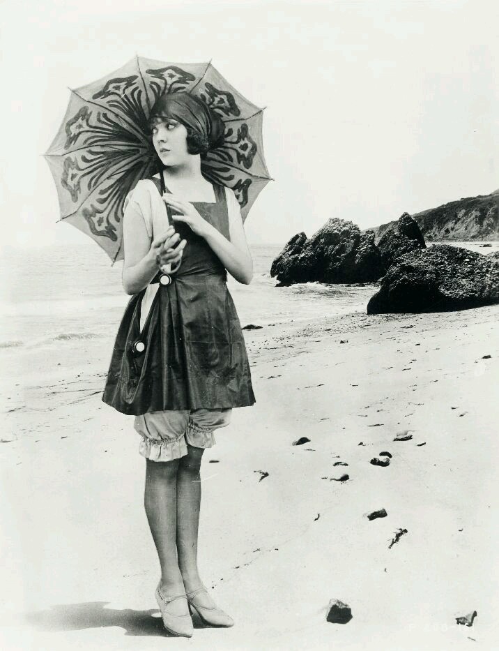 Lila Lee circa 1920.jpg