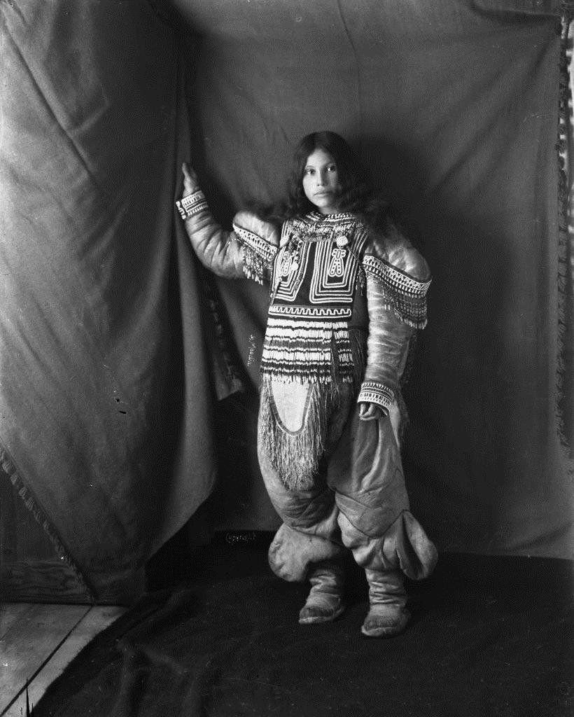 Inuk woman, Nunavut, Canada, by Geraldine Moodie, 1905.jpg