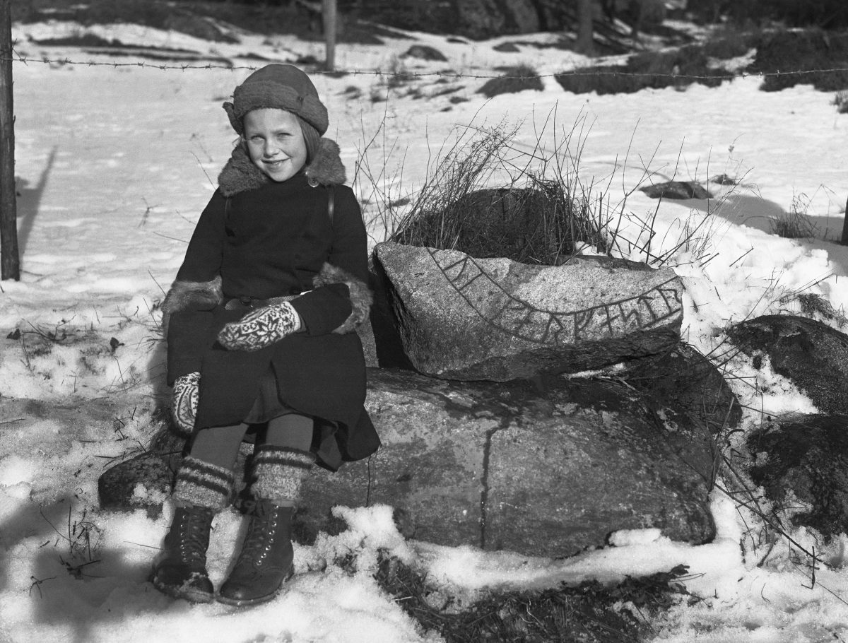 Girl by a fragment of a runestone found at Ekbacken. The inscription says Gerfast. 1935.jpg