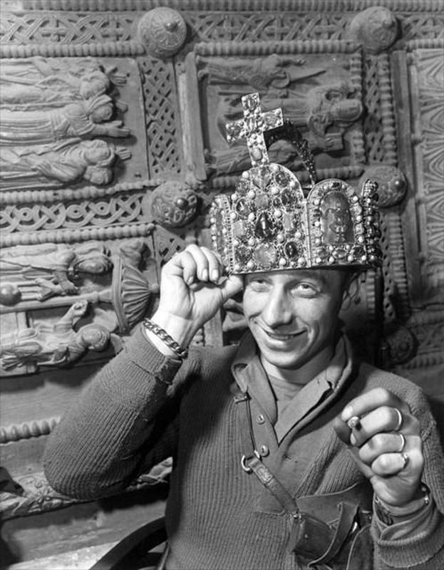 U.S. soldier tries on the Imperial Crown of the Holy Roman Empire (1945).jpg
