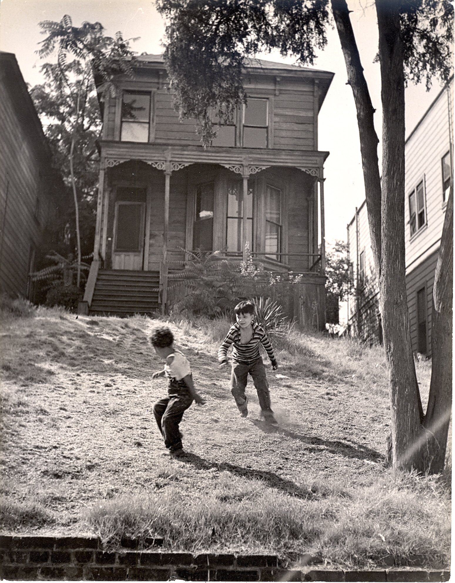 Boys playing, Los Angeles, 1950.jpg