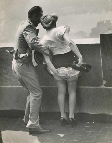 A Windy Day Atop The Empire State Building (1942).jpg