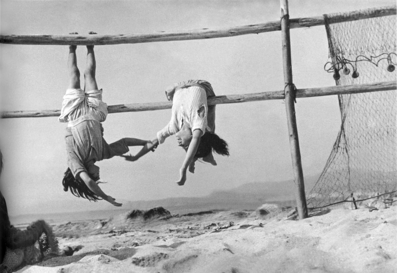 Fishermen daughters, Village of Horcones, 1957.jpg