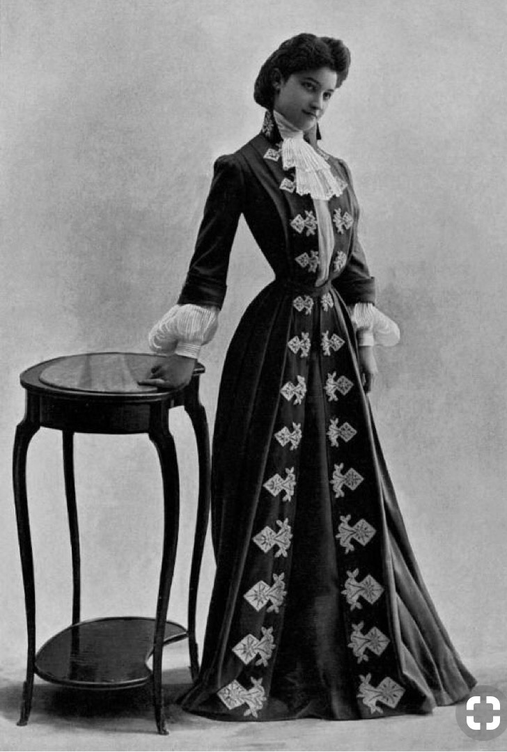 A woman modelling a gown, 1902.png