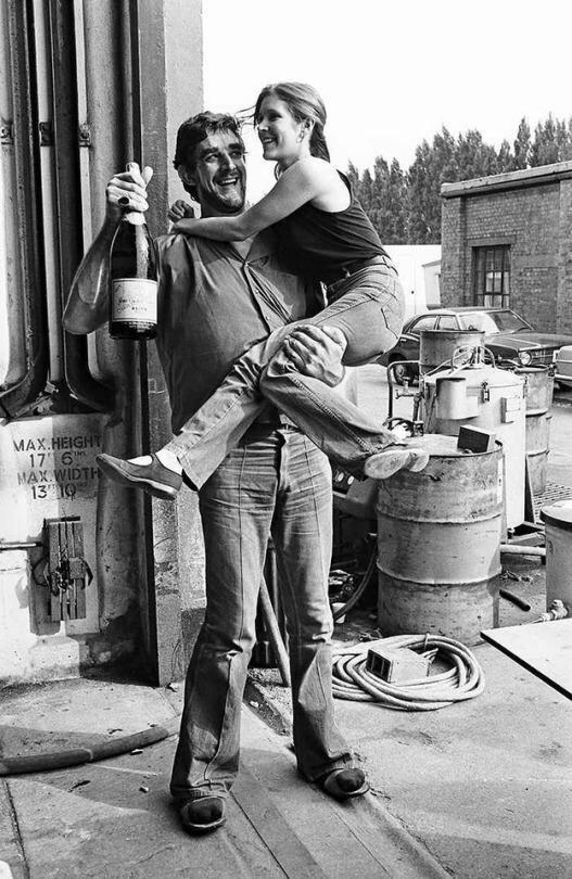 Peter Mayhew and Carrie Fisher, 1980.jpg