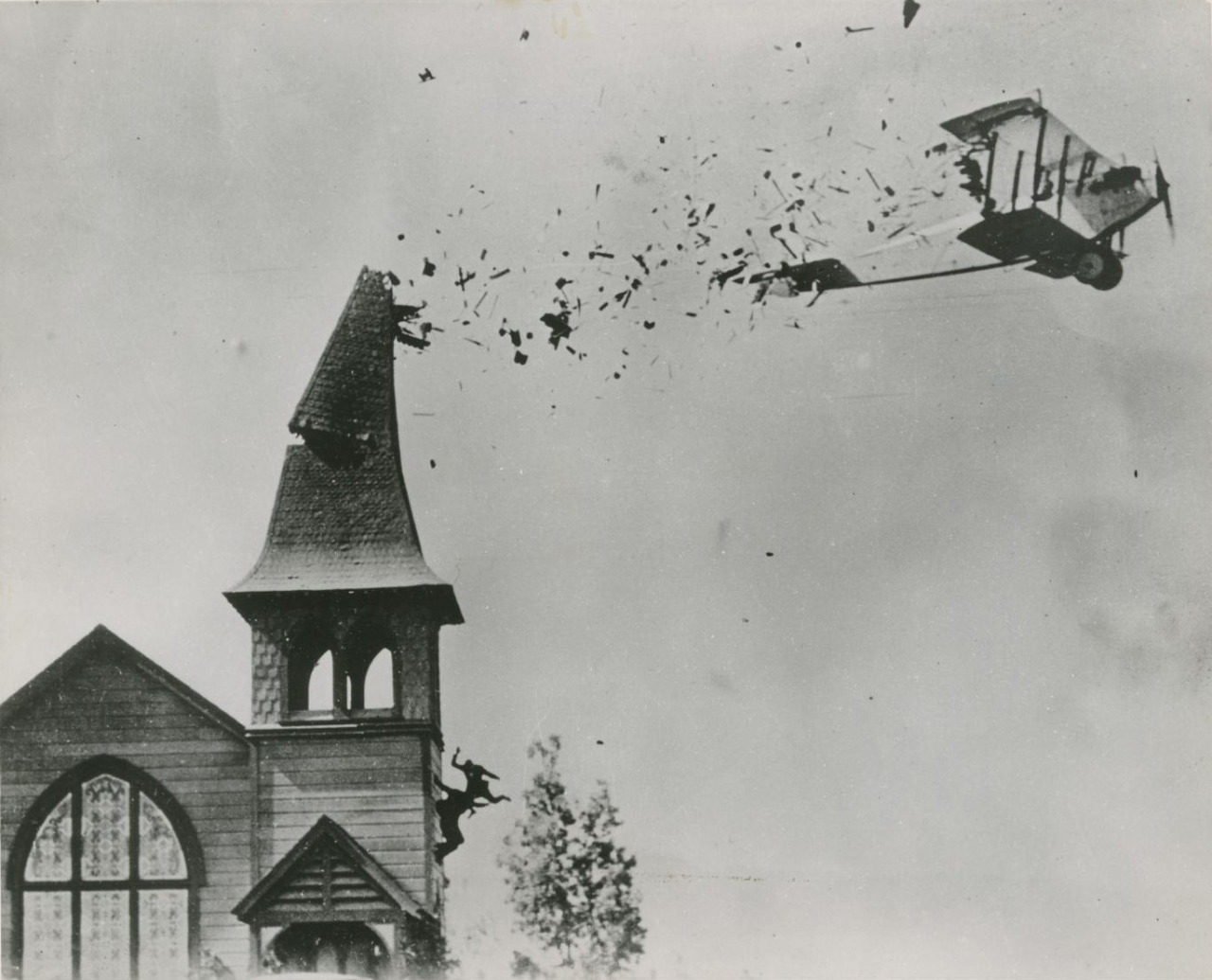Aircraft incident, 1920s.jpg