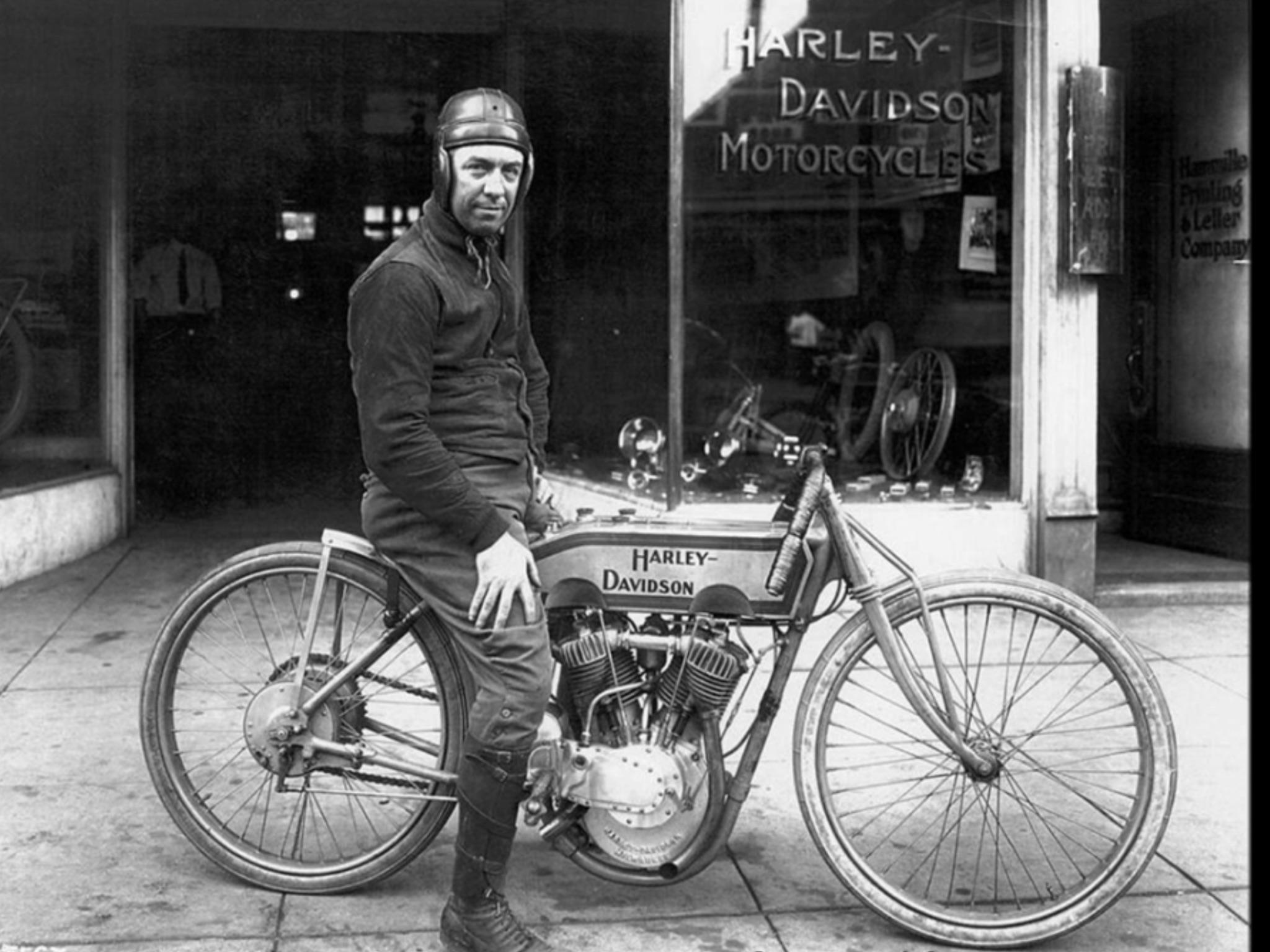Motorcycle rider - 1913.jpg