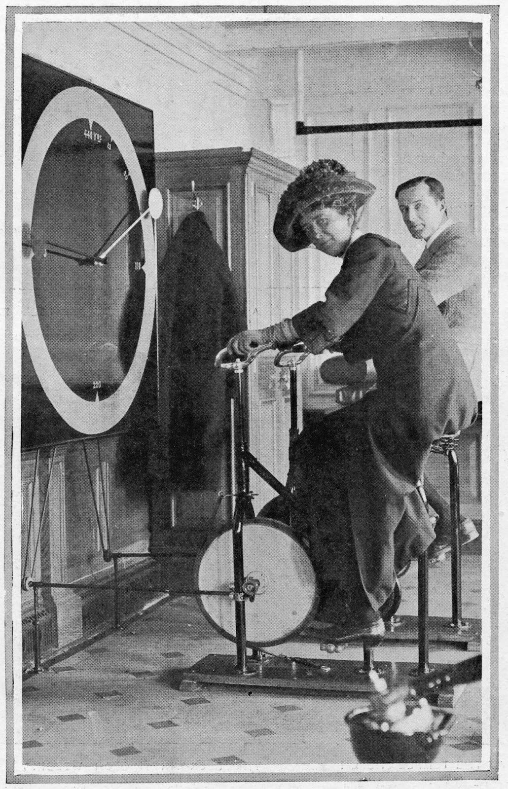 Passengers using “cycle racing machines” in the Titanic’s gymnasium, 1912.jpg