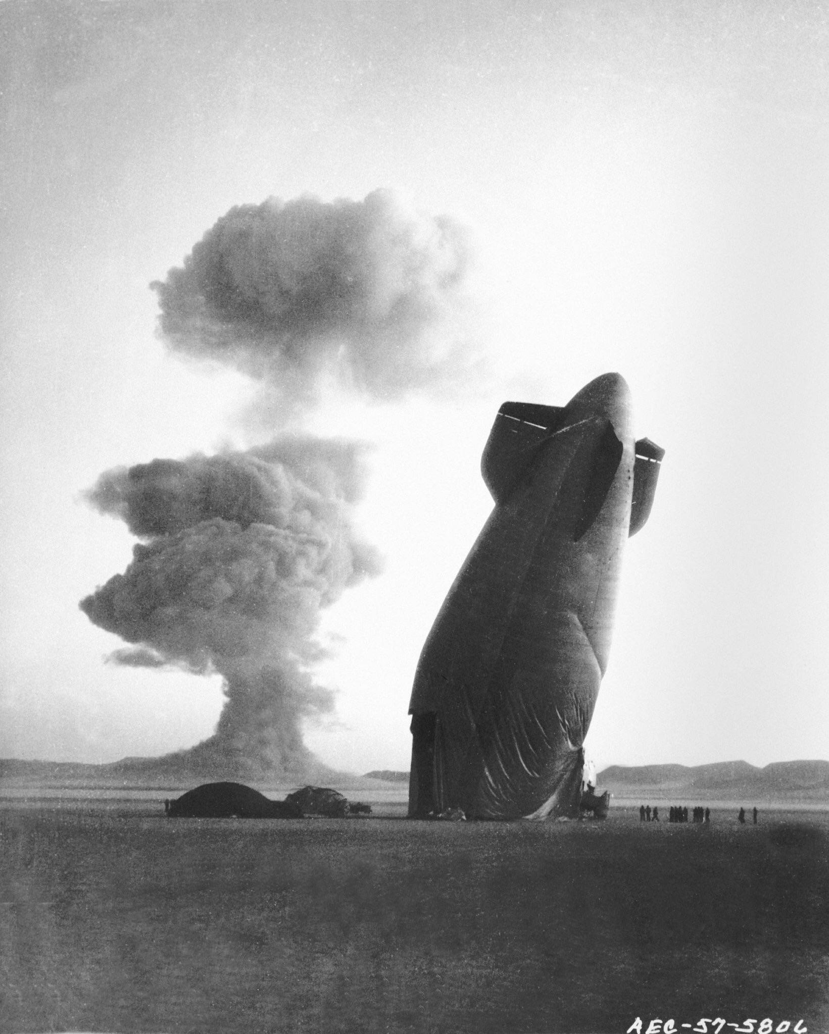 Blimp crashes due to nuclear test in Nevada, 1957.jpg