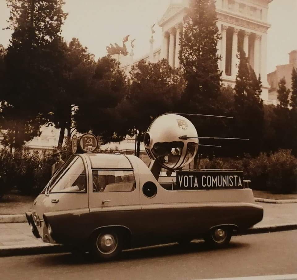 An advertisement car for the Italian Communist Party, Rome, December 1958.jpg