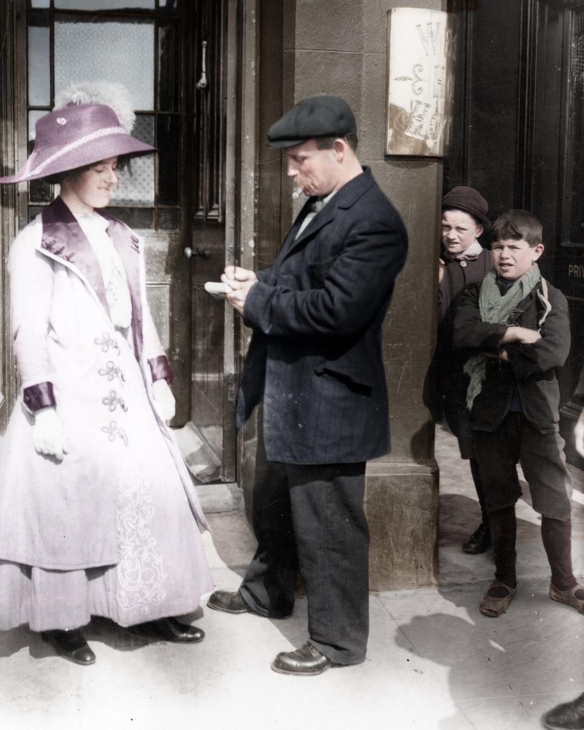 Woman receiving an autograph from a Titanic disaster survivor, April 1912.jpg