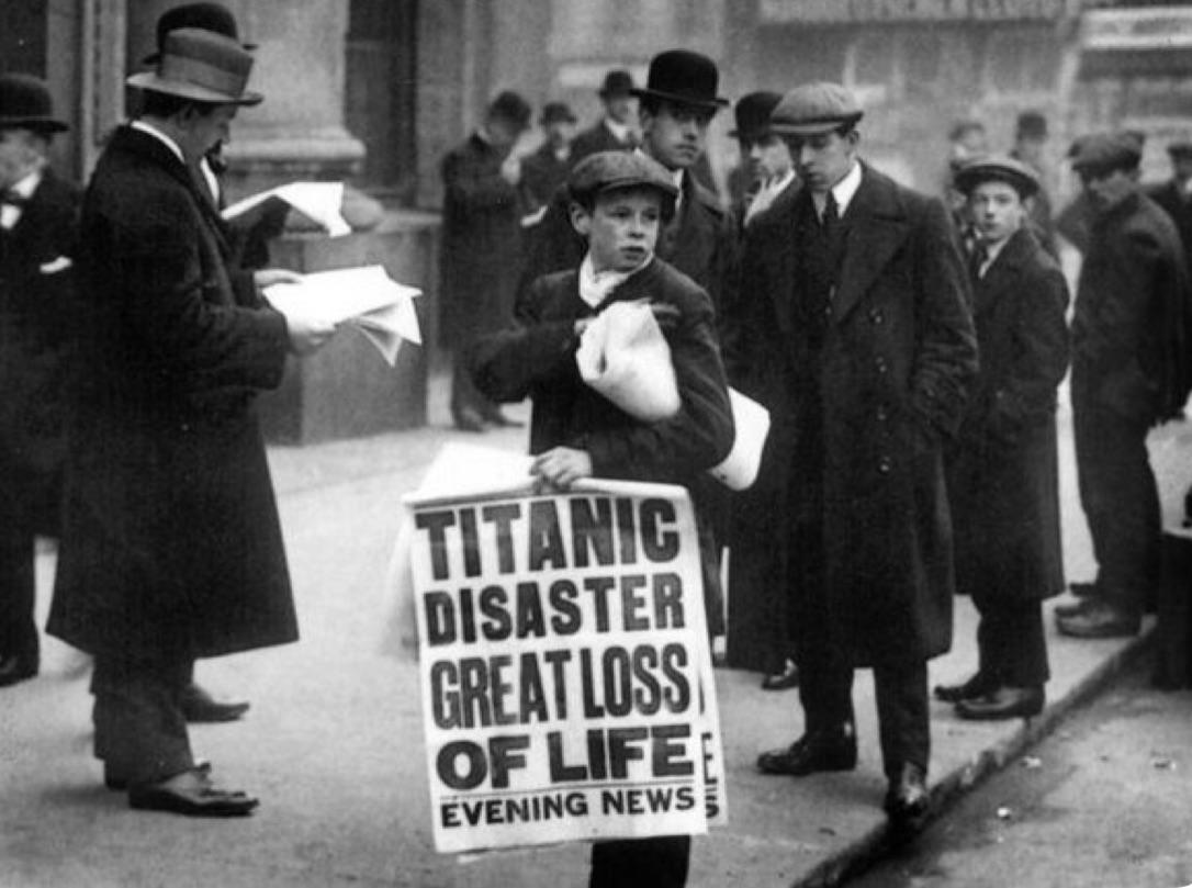 An English newsboy sells papers (1912).jpg