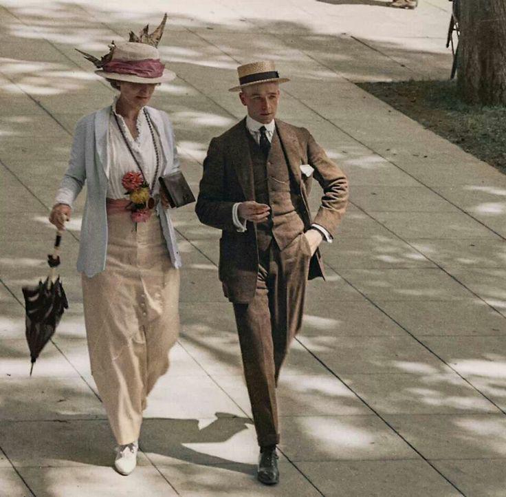 Smart couple in New York, 1910s, autochrome.jpg