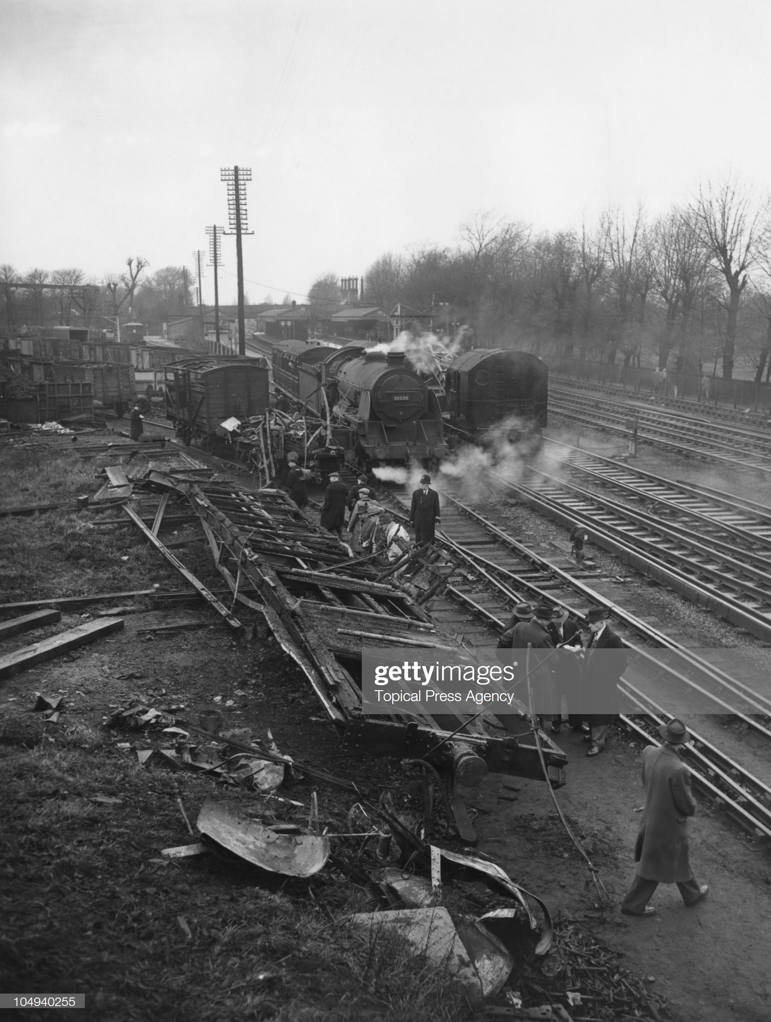 investigators-outside-barnes-railway-station-london-the-day-after.jpg