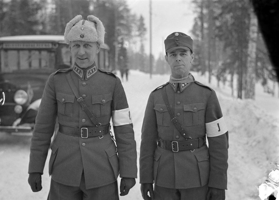 Finnish Army Lieutnant Genera Harald Öhqvist and Colonel K. Yrjö Takkula, 1937.jpg