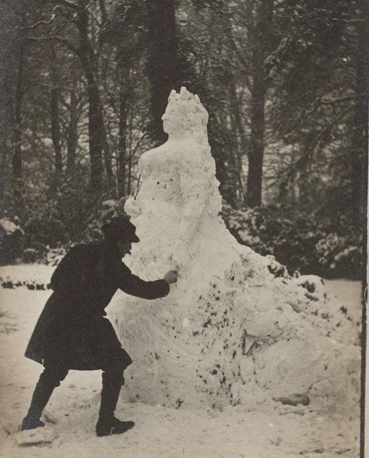 A man making a Snow Queen, resembling Queen Victoria (1890).jpg