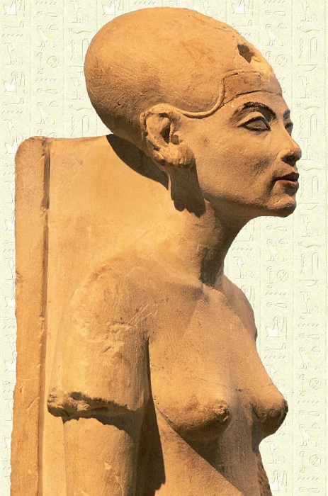 Менее известный скульптурный портрет Нефертити. Кстати, скульпторы Древнего Египта всегда чуть приукрашали заказчика.jpg