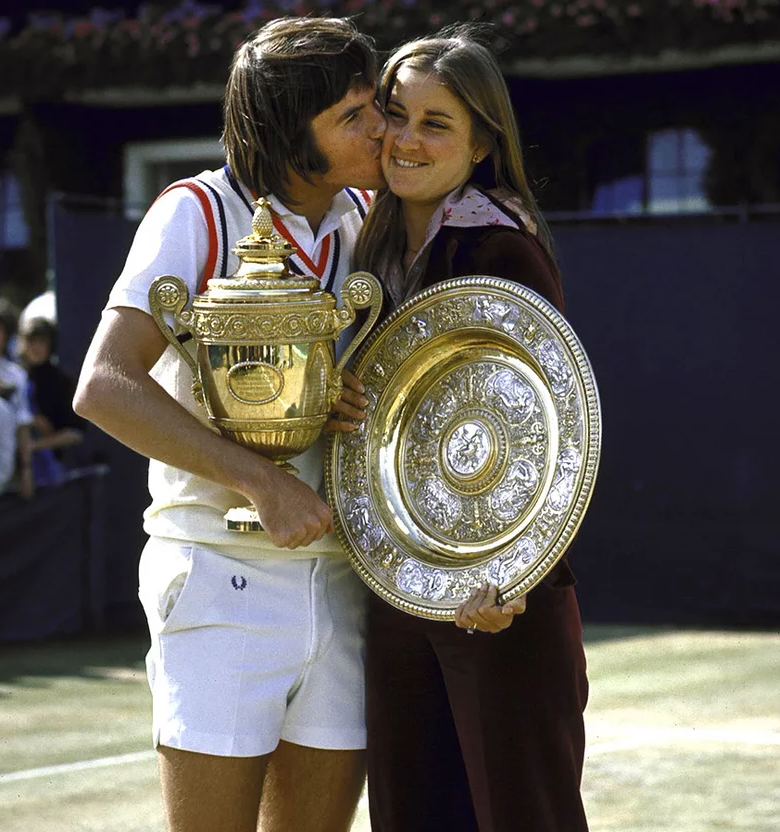 Jimmy Connors kisses Chris Evert as the two hold their Wimbledon trophies on July 3, 1974.png