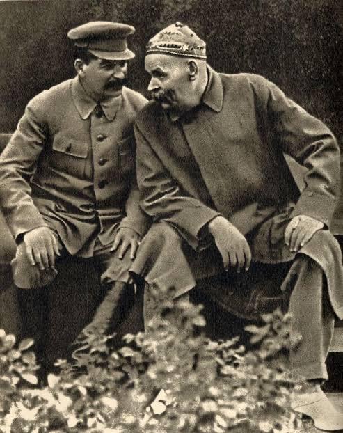 Stalin and Gorky hanging out 1932.jpg