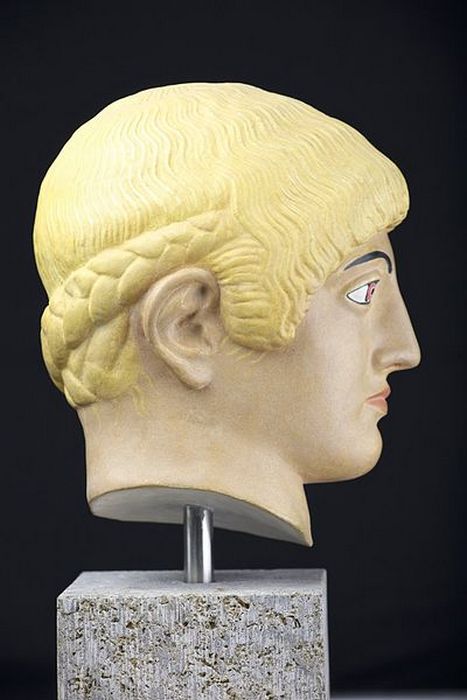 Реконструкция статуи блондинки из Акрополя, ок. 480 г. до н.э..jpg