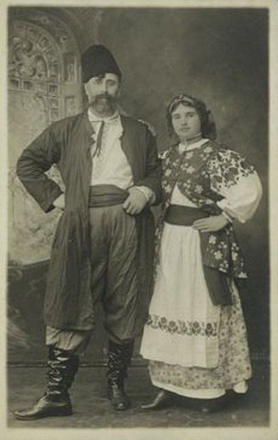Ukrainian couple in Bridgeport, USA, 1910.jpg