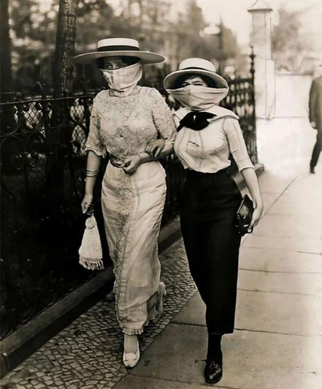 Photograph taken during the Spanish flu outbreak,1918.jpg