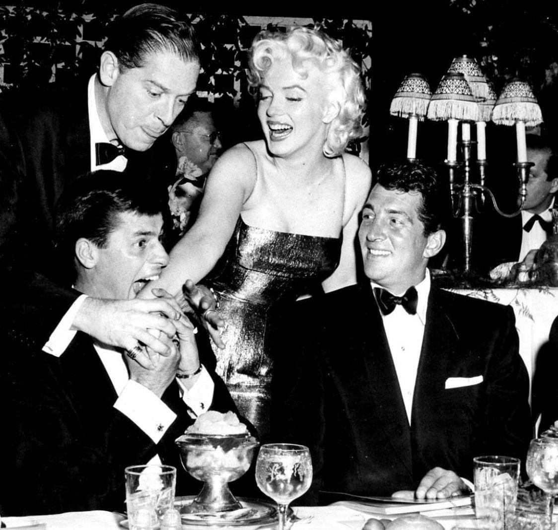 Dean Martin, Jerry Lewis, Marilyn Monroe and Milton Berle at the Friars Club NYC 1955.jpg