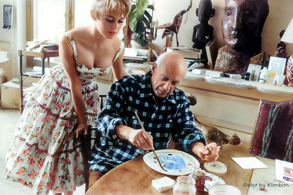 Young Brigitte Bardot visits Pablo Picasso at his studio near Cannes, 1956.jpg