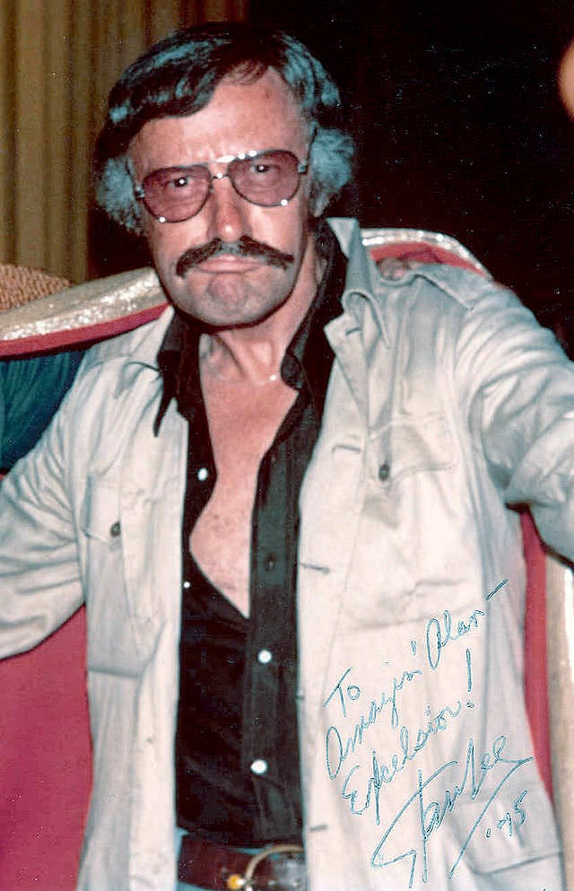 Stan Lee at the 1975 San Diego Comic-Con.jpg