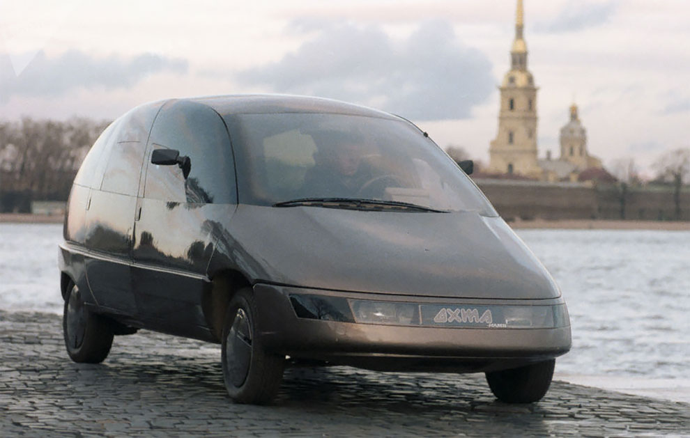 1987 NAMI Okhta. An experimental 7-seat minivan concept.jpg