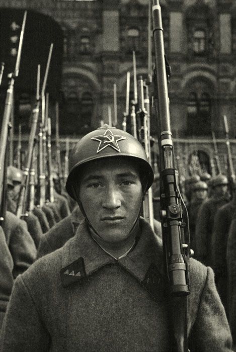 Soldier at a parade in Moscow. USSR, 1940.jpg