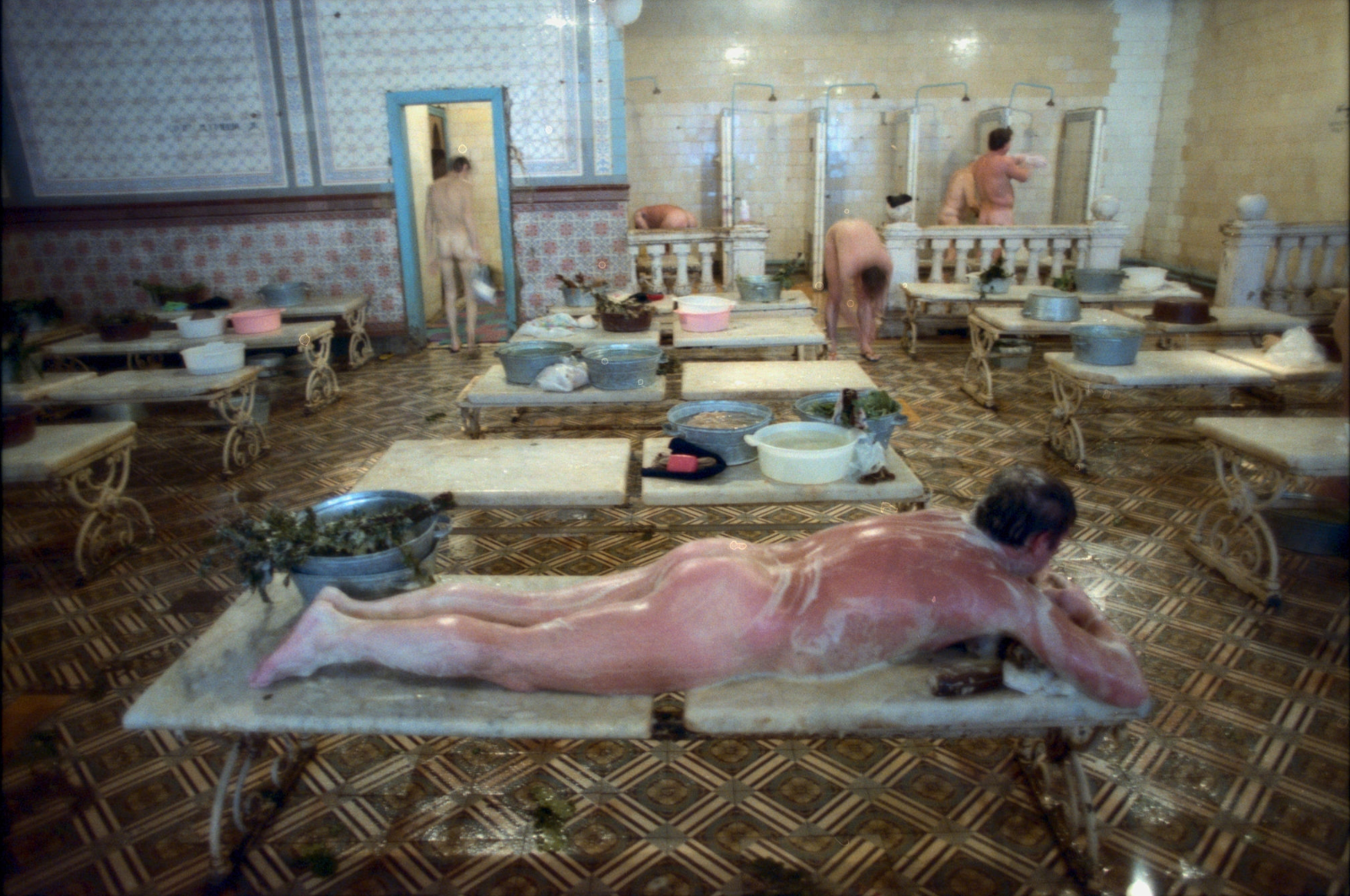 Public bath, Moscow, 1986.png