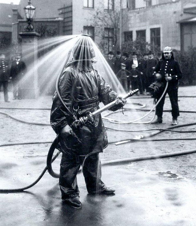 Testing a firefighter helmet, Germany 1900.jpg