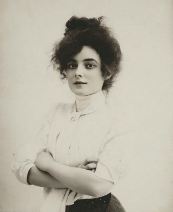A star of stage and screen, Marie Doro 1910s.jpg