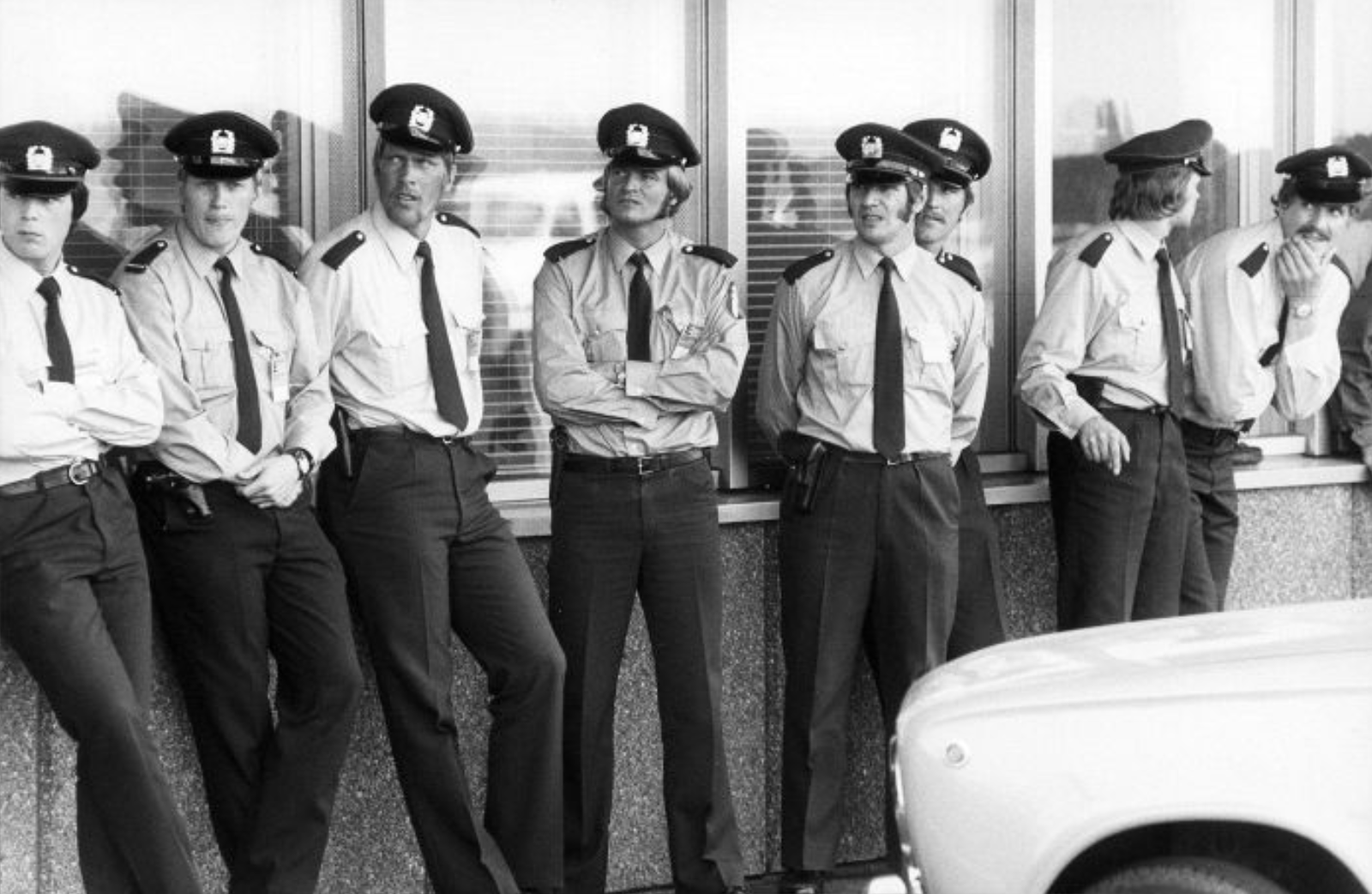 Finnish police chillin, 1970.png